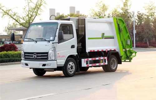 鉤臂壓縮垃圾車(chē)使用注意事項(xiàng)